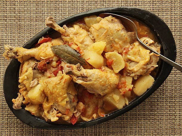 哥伦比亚和哥伦比亚的肉汤，拉科诺，还有两个土豆