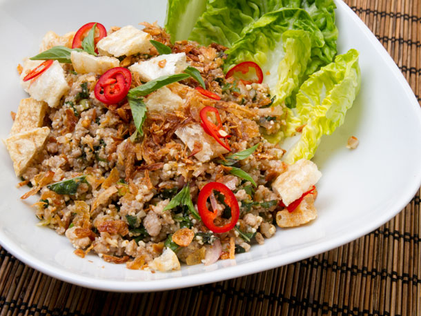 泰国牛肉，泰国菜，牛肉，巴普斯基，用土豆和土豆，用的是盐甲