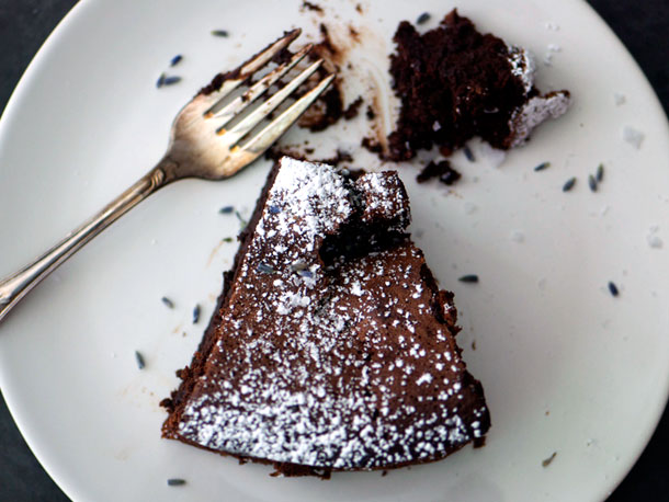 薰衣草 - 灰色无面粉巧克力蛋糕食谱